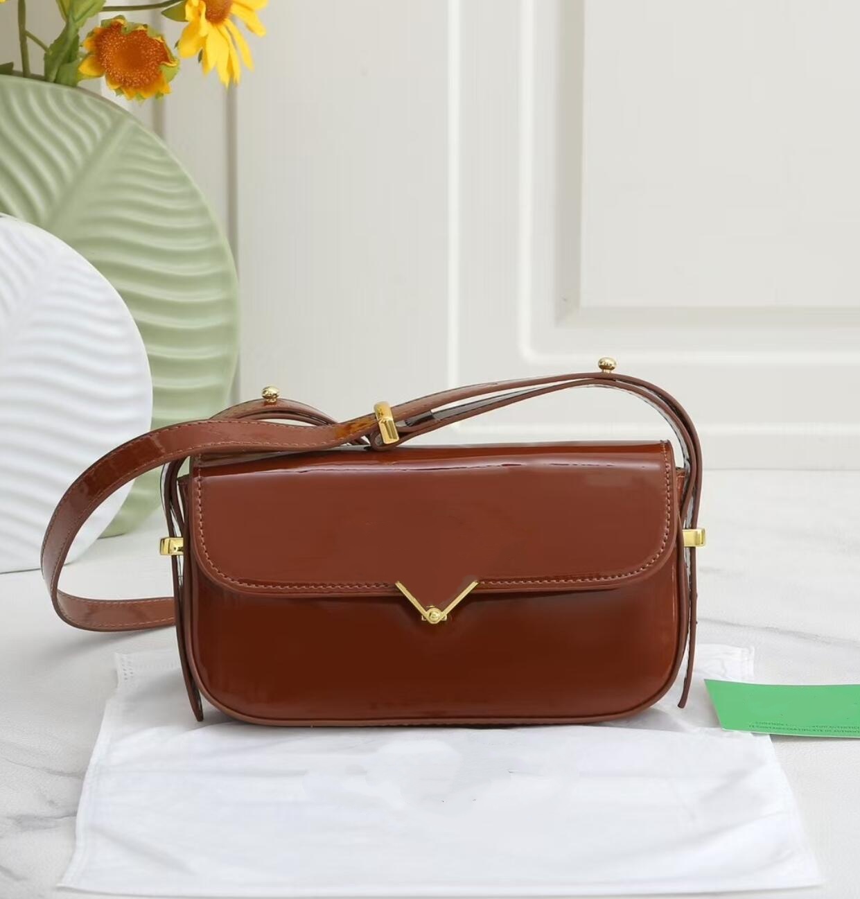 High-Quality Black Leather Tot - Top Handle Structured 리뷰 및 가격
