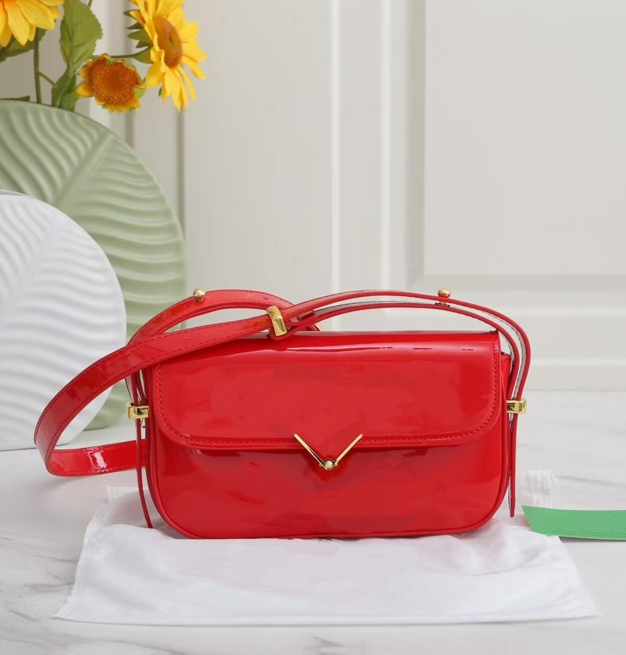 High-Quality Black Leather Tot - Top Handle Structured 리뷰 및 가격
