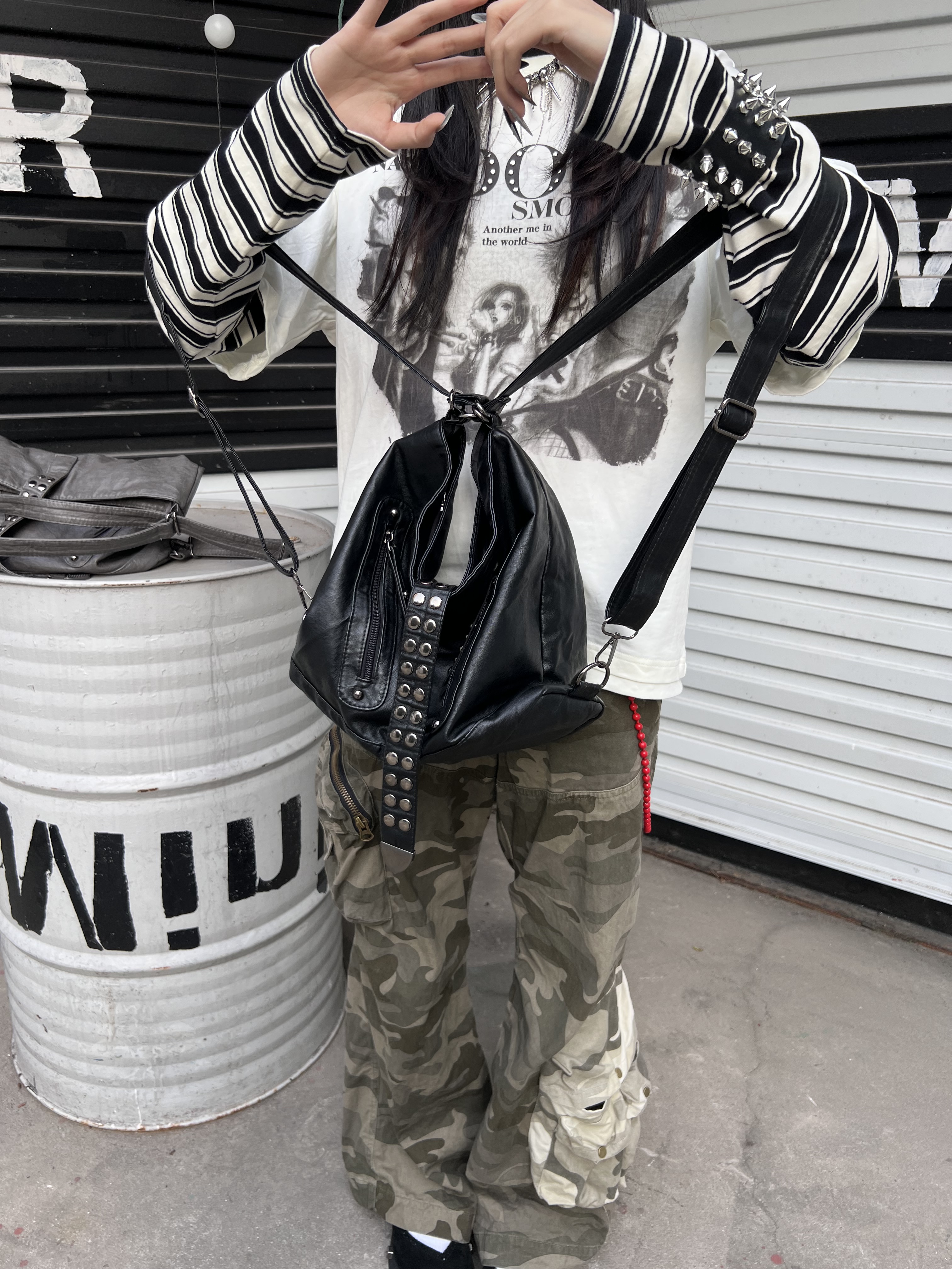 Retro Rivet Spice Girl Handbag - Women Bags Medium Size 리뷰 및 가격